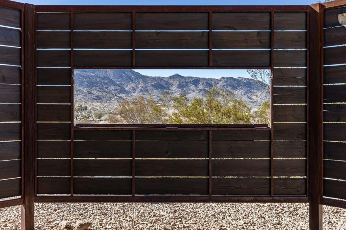 Shelter 2 L A Classic At Joshua Tree Park Entrance Kültér fotó